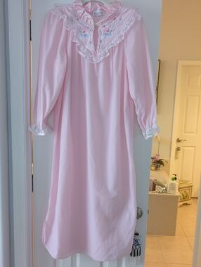 Ashley Taylor Pale Pink Embroidered Long Sleeve Nightgown